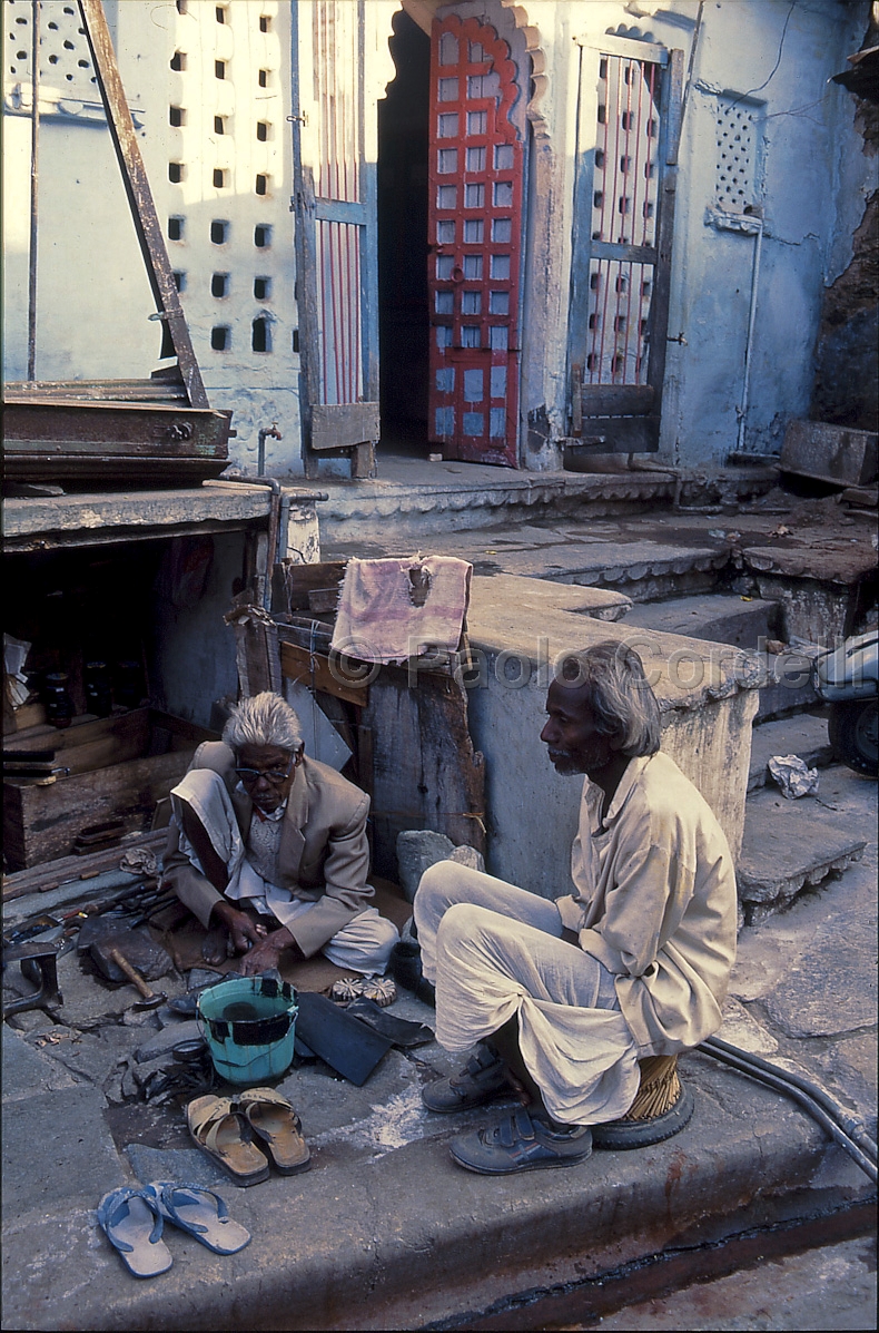 Street Cobbler, Udaipur, Rajasthan, India
 (cod:India 50)